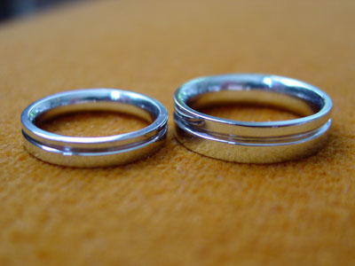 white gold wedding rings with groove